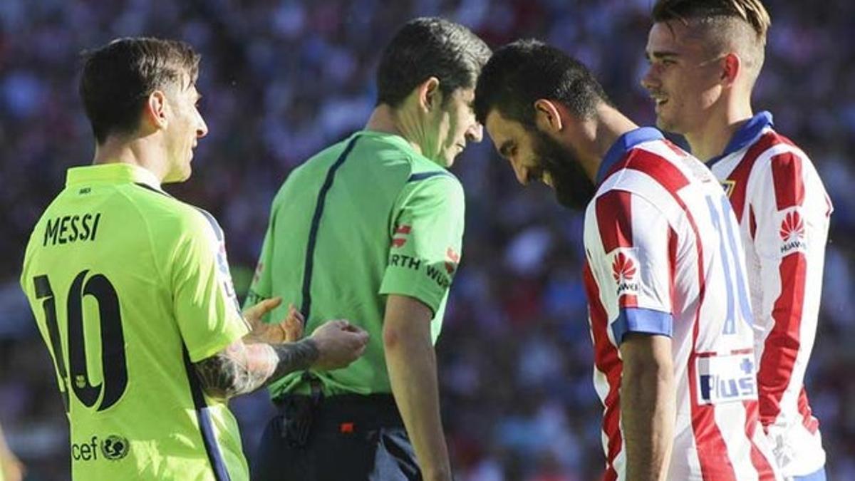 Arda Turan y Leo Messi con el número '10' a la espalda