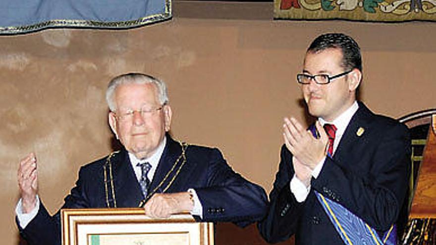 Entrega del título de hijo predilecto a Fernando Guanarteme.