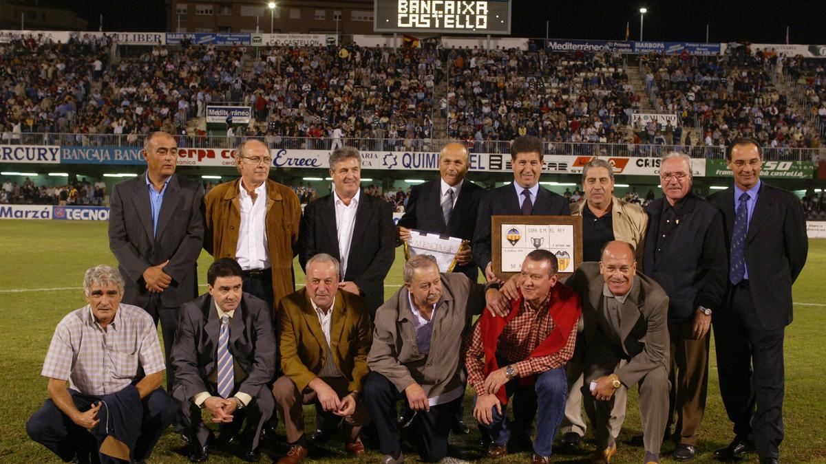 El Valencia CF aprovechó un partido de Copa en Castalia para sumarse al homenaje al CD Castellón de la temporada 72/73 que fue quinto