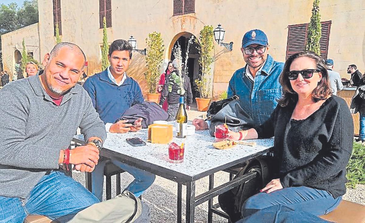 Enrique Orellana,Gustavo Rodríguez, Bernat Paris y Paula Moscardó. Enrique Orellana,Gustavo Rodríguez, Bernat Paris y Paula Moscardó.