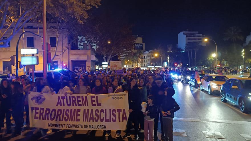 Manifestación 25N en Mallorca: &quot;Si esto no se acaba, guerra, guerra, guerra&quot;