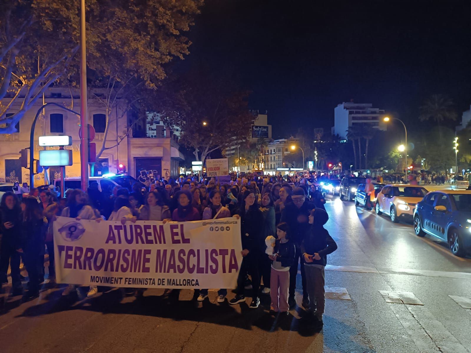 Manifestación 25N en Mallorca: &quot;Si esto no se acaba, guerra, guerra, guerra&quot;