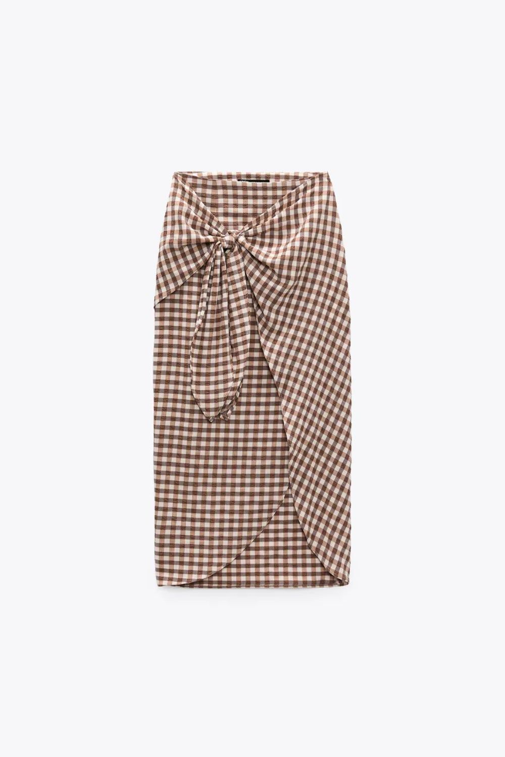 Falda midi de cuadro vichy de Zara (precio: 25,95 euros)