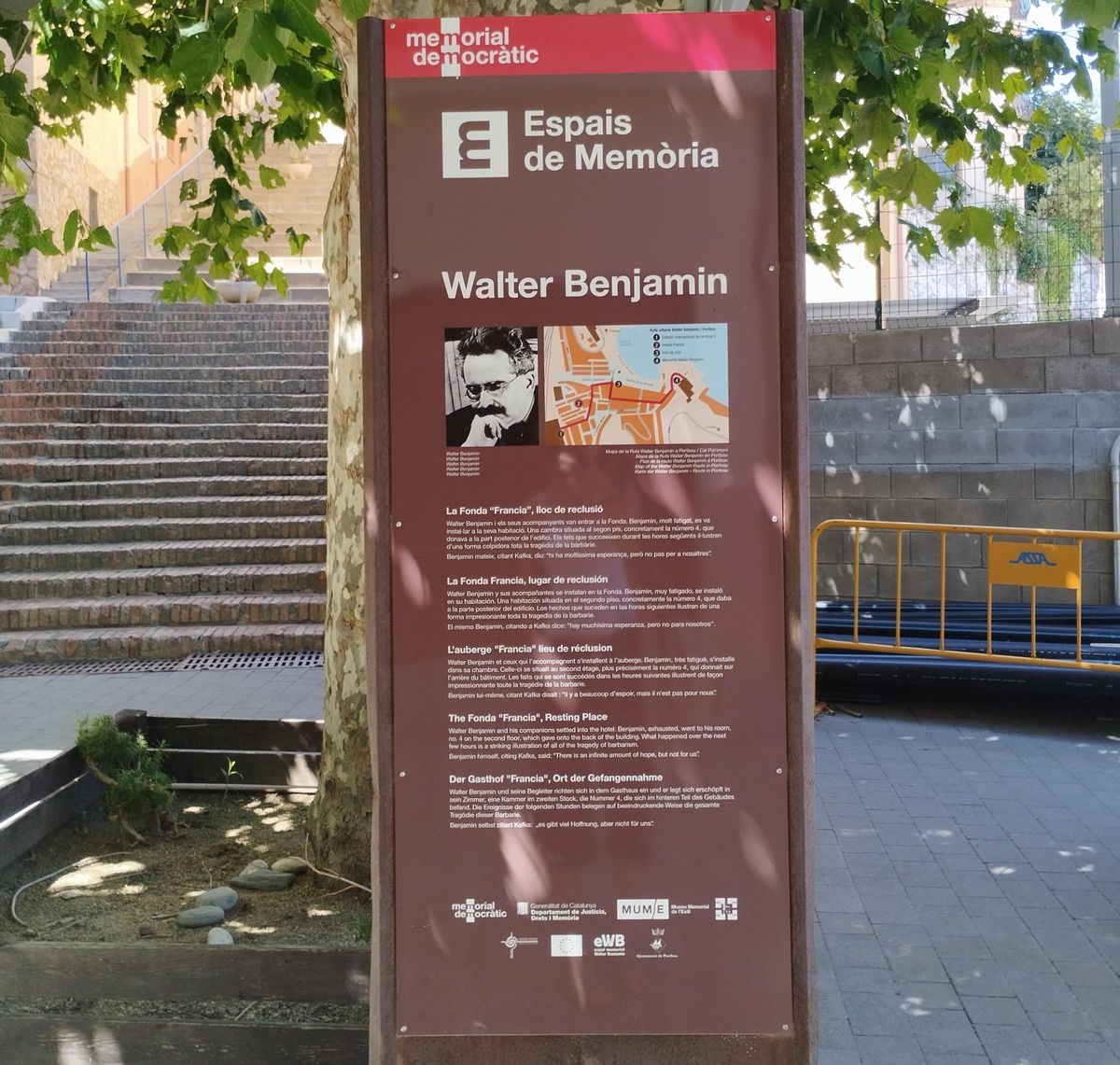 Una de les moltes senyals de memporia democràtica de Portbou