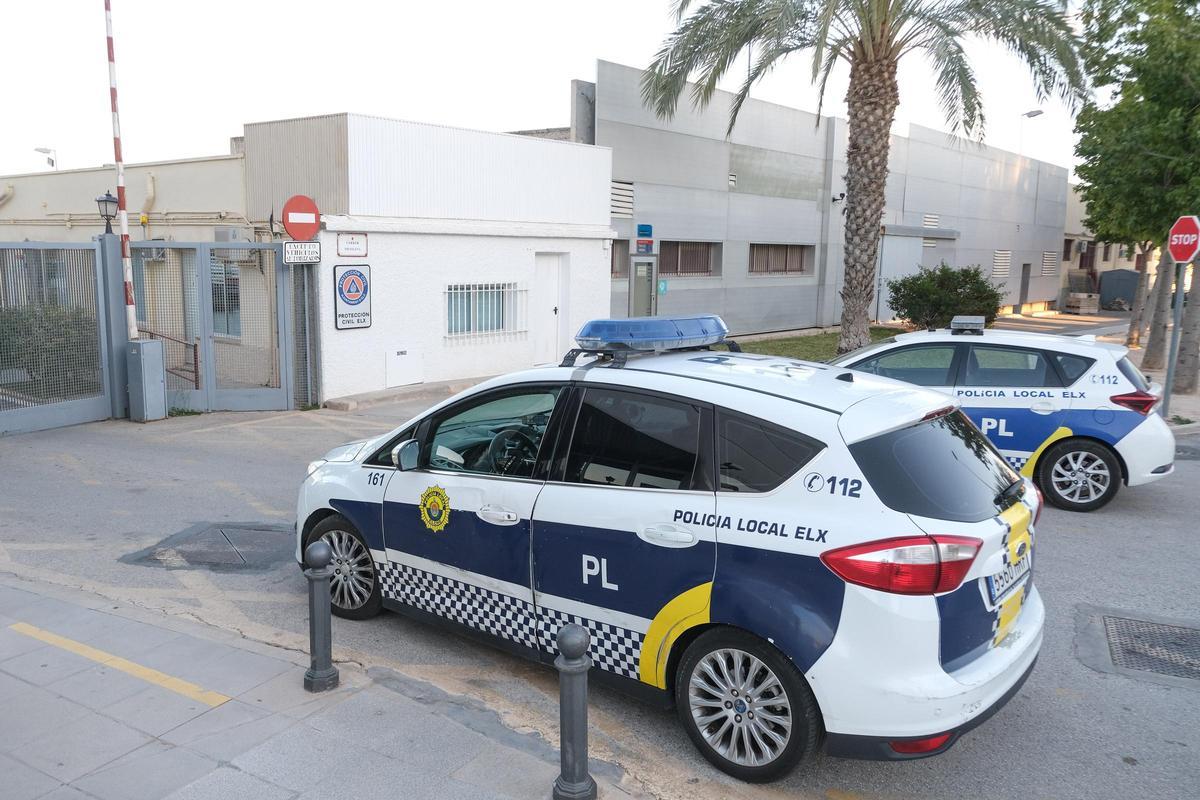 Accesos a las antiguas dependencias de la Jefatura Local de la Policía en Elche