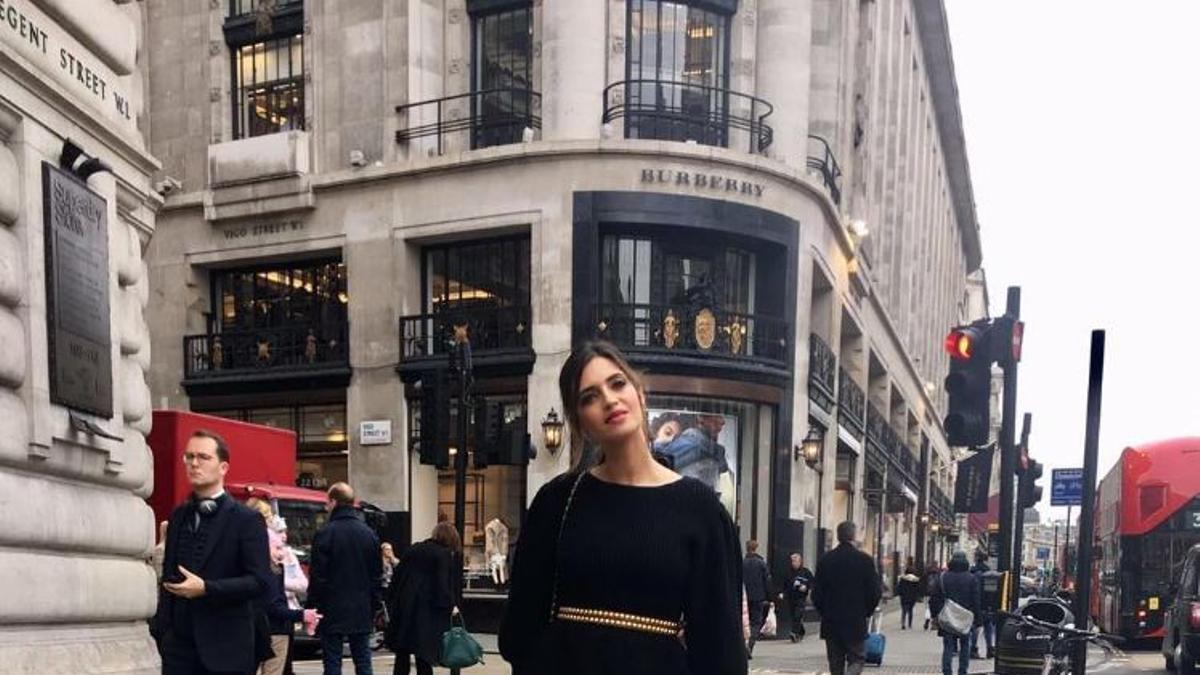 Sara Carbonero en Londres con un total look de Burberry