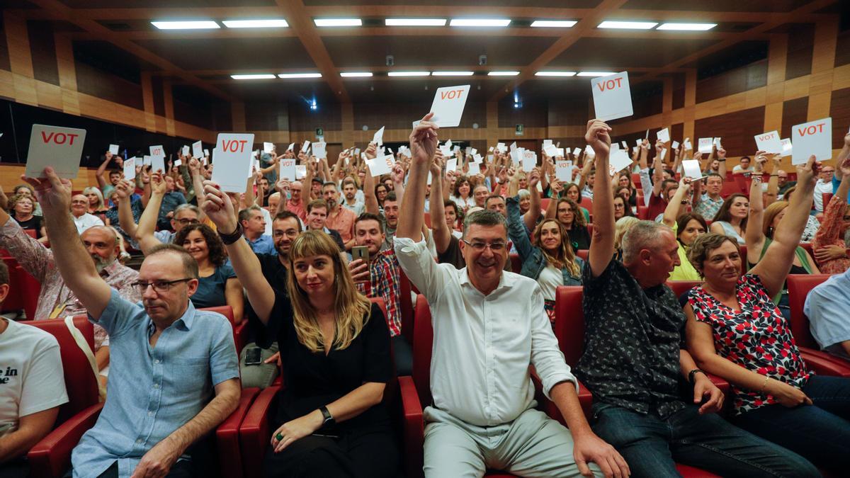 Votación para ratificar los reglamentos de primarias de Més Compromís.