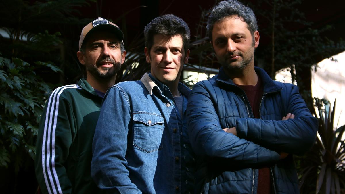 D'esquerra a dreta Ferran Piqué, Dani Alegret i Joan Enric Barceló, els tres integrants d'Els Amics de les Arts.