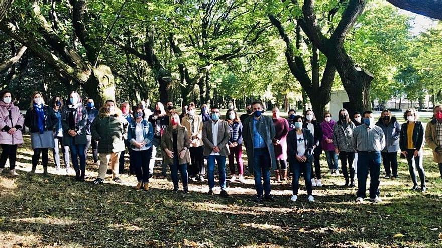 Foto de familia del nuevo Consello Local del BNG de Lalín, en el paraje de la Carballeira do Rodo.