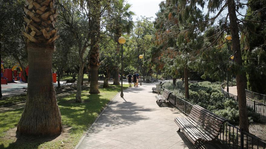 Un exhibicionista enseña los genitales a una mujer y su hijo de 4 años en el Parque del Oeste