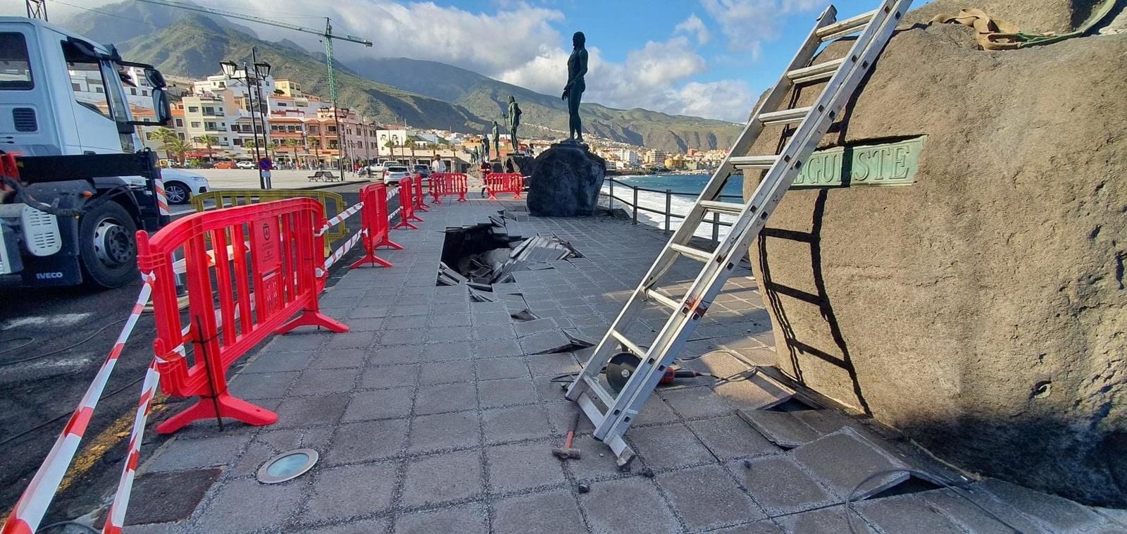 Retiradas las estatuas de los menceyes Romén y Tegueste por el hundimiento del paseo