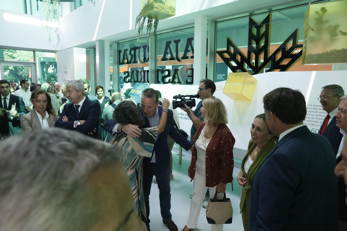 La inauguración institucional del pabellón de Caja Rural de Asturias en la Feria de Muestras, en imágenes