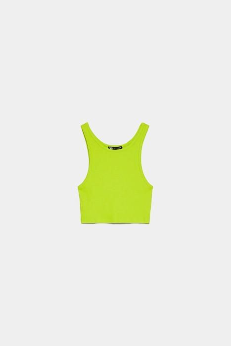 Top verde ácido de Zara. (Precio: 3,95 euros)