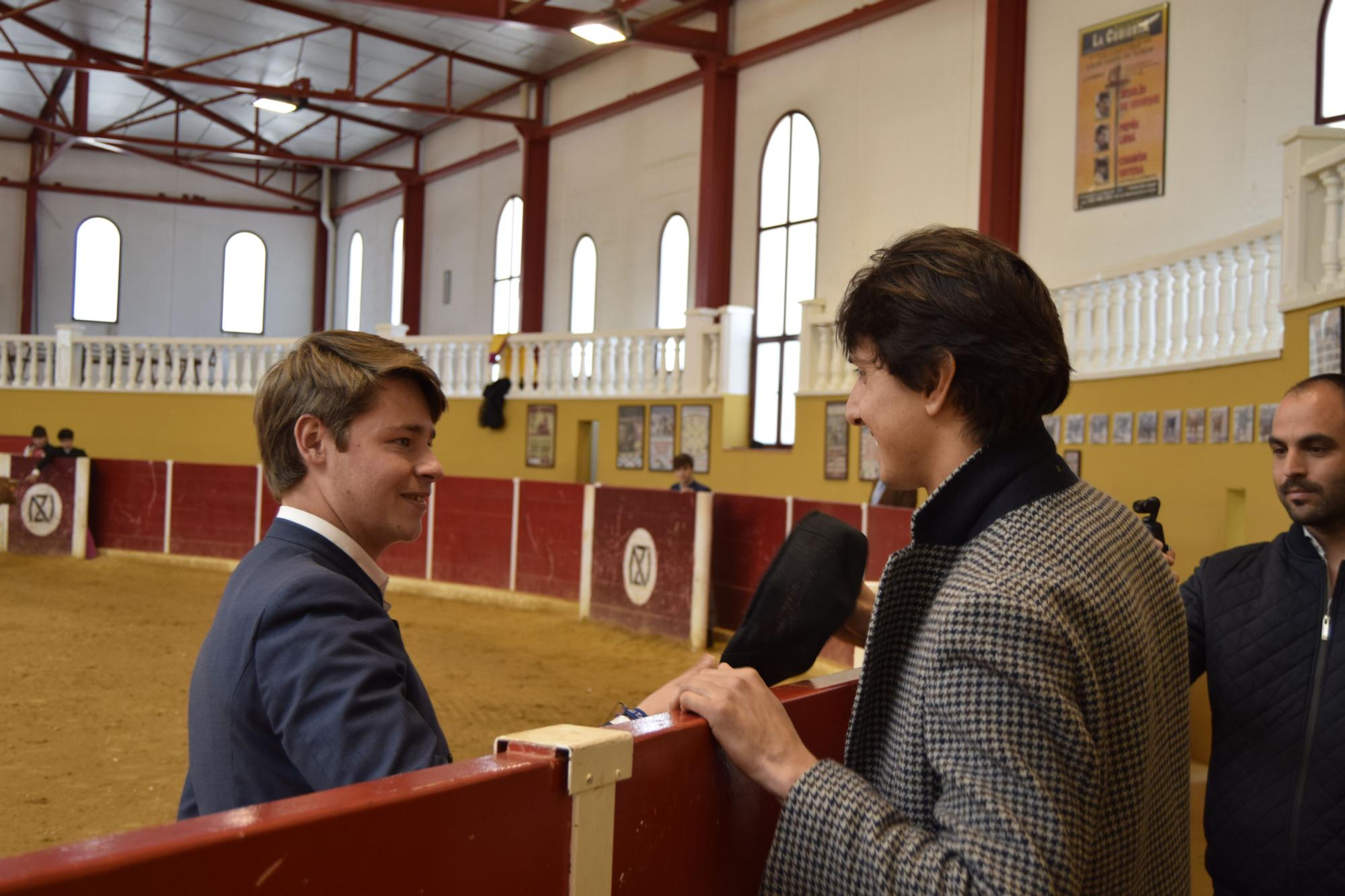 La convivencia entre Roca Rey y la Escuela Taurina de València, en imágenes