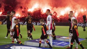 Los jugadores de Ajax y Valencia antes del partido del grupo H de la UEFA Champions Leagueentre el Ajax y el Valencia en Amsterdam.