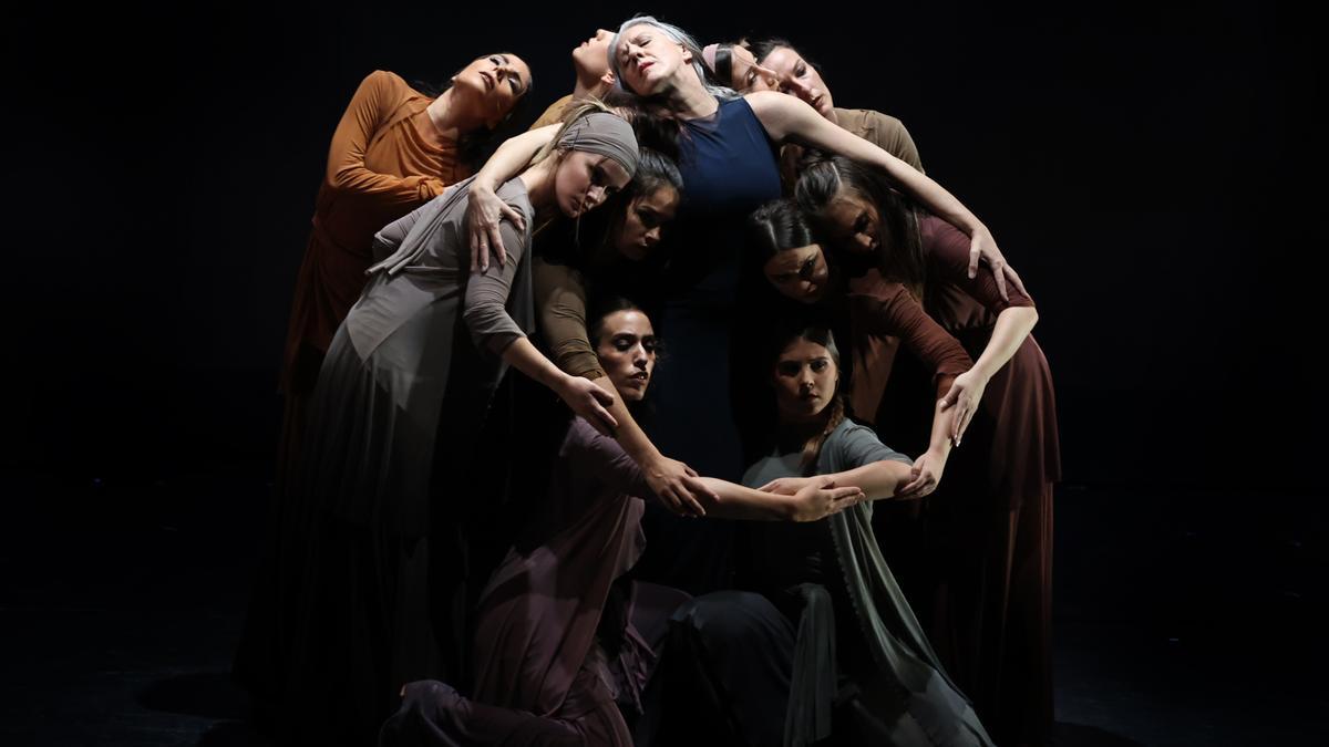 Paría Pagés y el cuerpo de baile, en un momento de 'De Scherezade'.