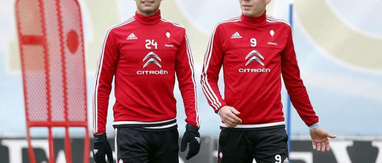 Augusto y Aspas, durante un entrenamiento en A Madroa. // Marta G.Brea