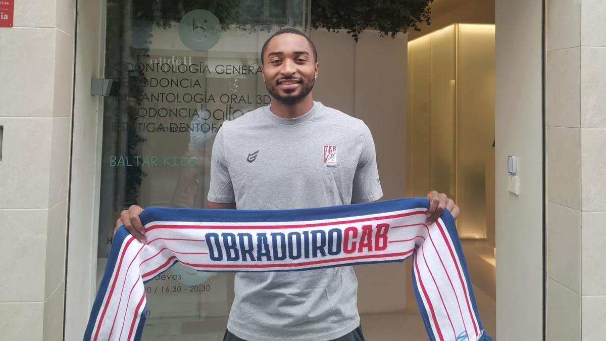 Brandon Childress con la bufanda del Obradoiro.