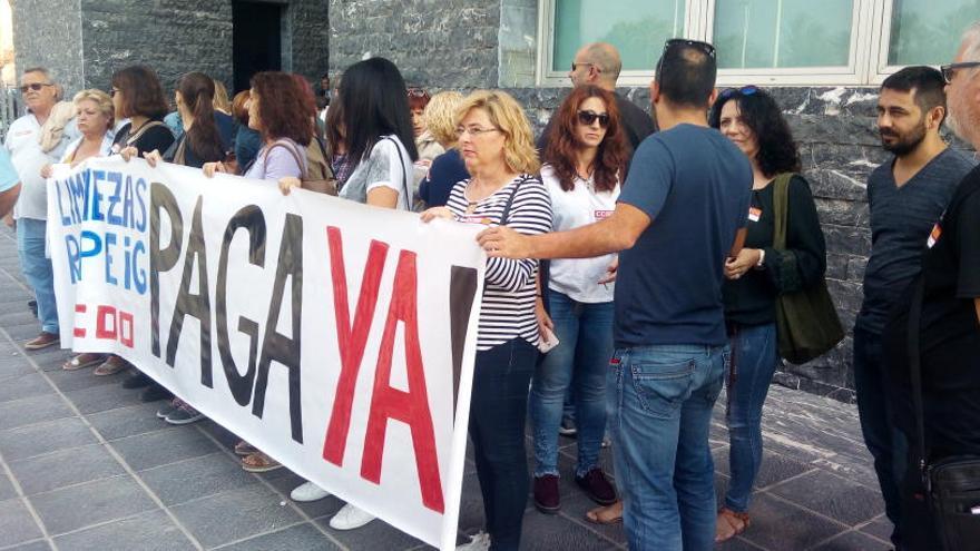 Trabajadores de la limpieza de los juzgados denuncian en Elche impago de salarios