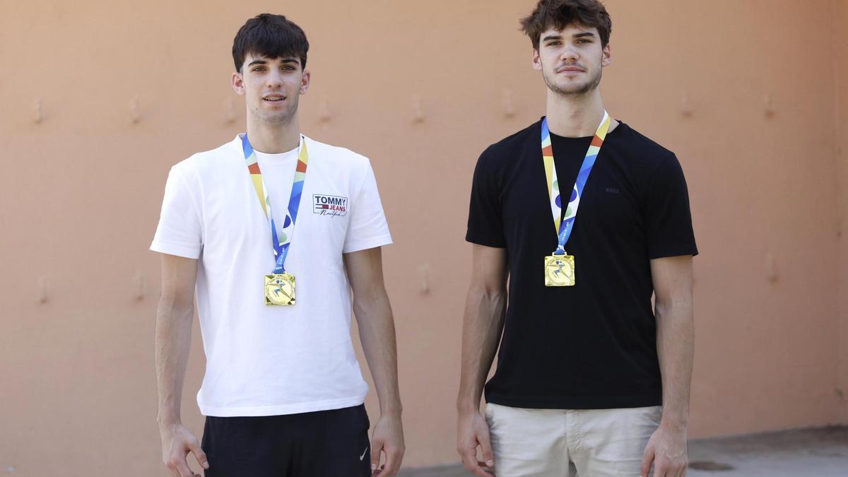Djordje i Petar Cikusa, amb la medalla de campions del món juvenil aquest estiu