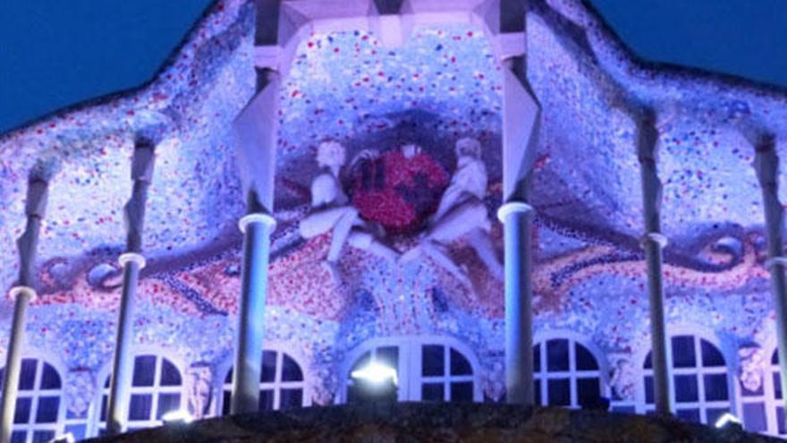 Luces de color morado, distintivo de la lucha contra la violencia de género, iluminarán la fachada de la Asamblea en la noche del 25 de noviembre.