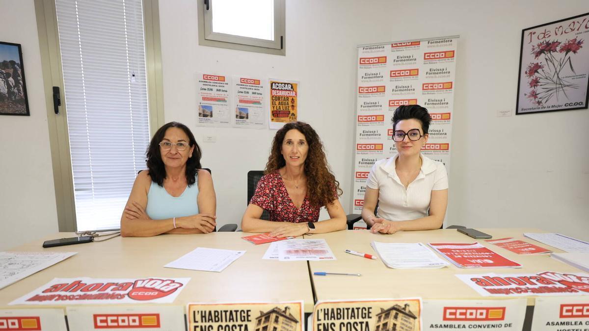 Consuelo López, Carmen María Carmona y Catalina Pons en la rueda de prensa en la sede de CCOO.