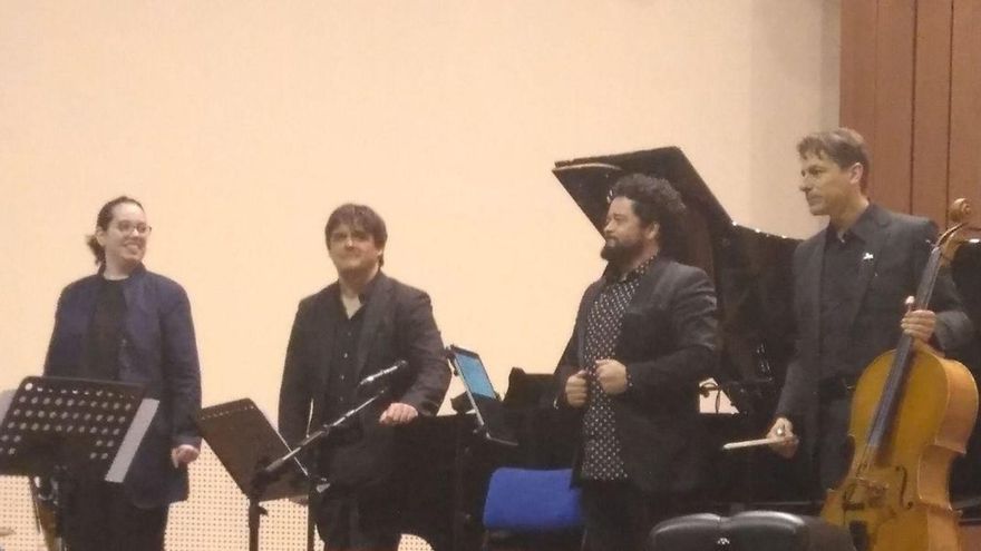 Concierto de Ensemble Kuraia, dirigido por Andrea Cazaniga.
