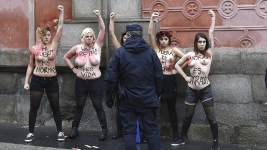 Cinco activistas de Femen irrumpen en la marcha provida de Madrid