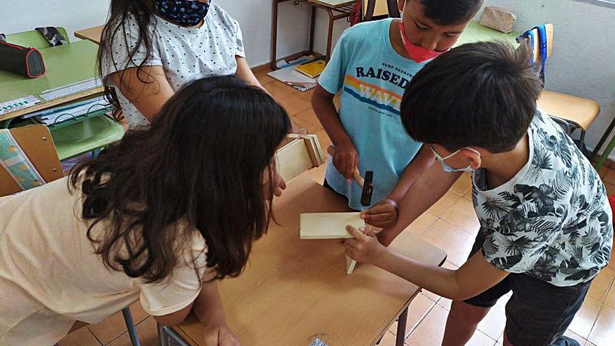 Hoteles de insectos y reciclaje en los talleres de Sant Antoni