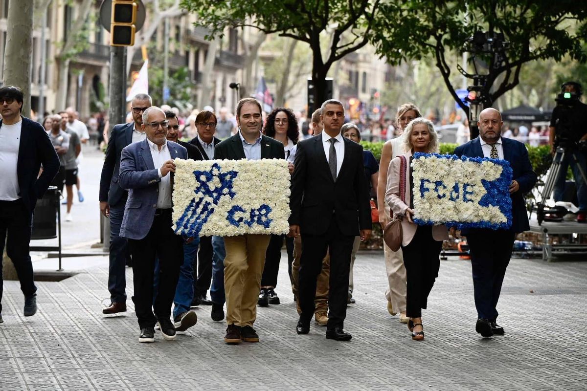 Diada de Catalunya: Ofrenda floral en el monumento a Rafael Casanova