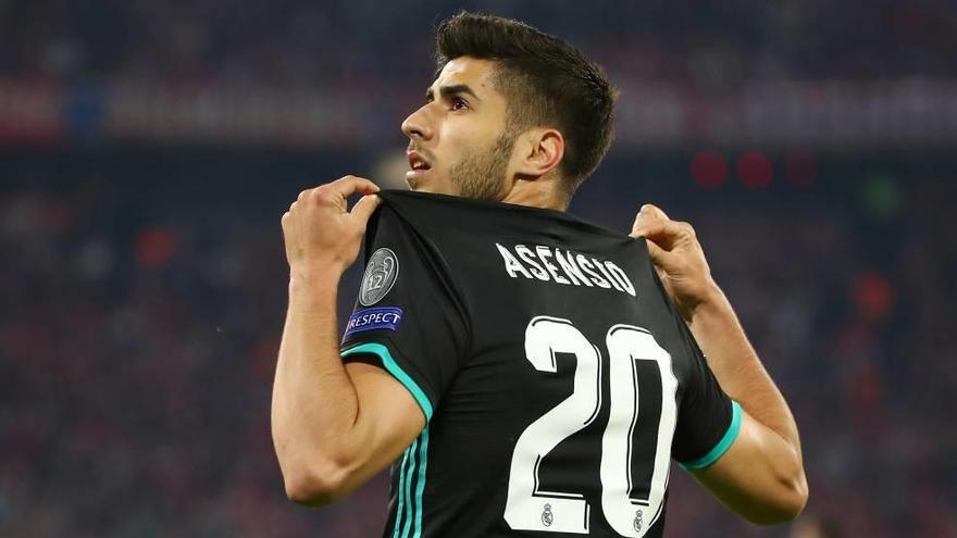 Marco Asensio muestra su nombre en la camiseta tras marcar el 1-2 el miércoles en Munich.