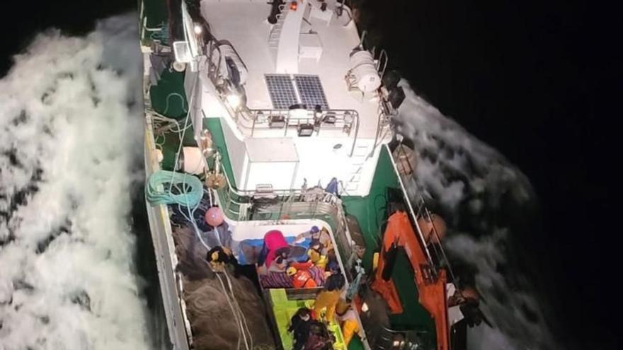 El barco &quot;Mi Nombre Cinco&quot; en el momento en el que se efectuó el rescate.