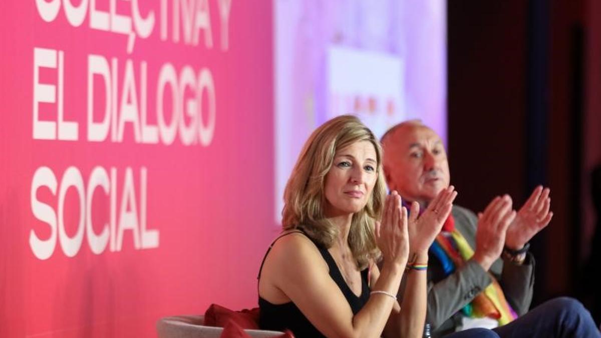 La vicepresidenta segunda y ministra de Trabajo, Yolanda Díaz, durante la inauguración del primer encuentro estatal LGTBI, en el Madrid Marriott Auditórium, este 5 de julio de 2022, junto al secretario general de UGT, Pepe Álvarez.