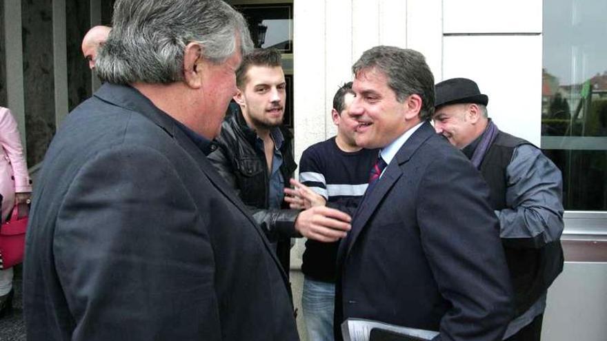 Pedro López Jácome, ayer, instantes antes de entrar en la reunión celebrada en la AED.