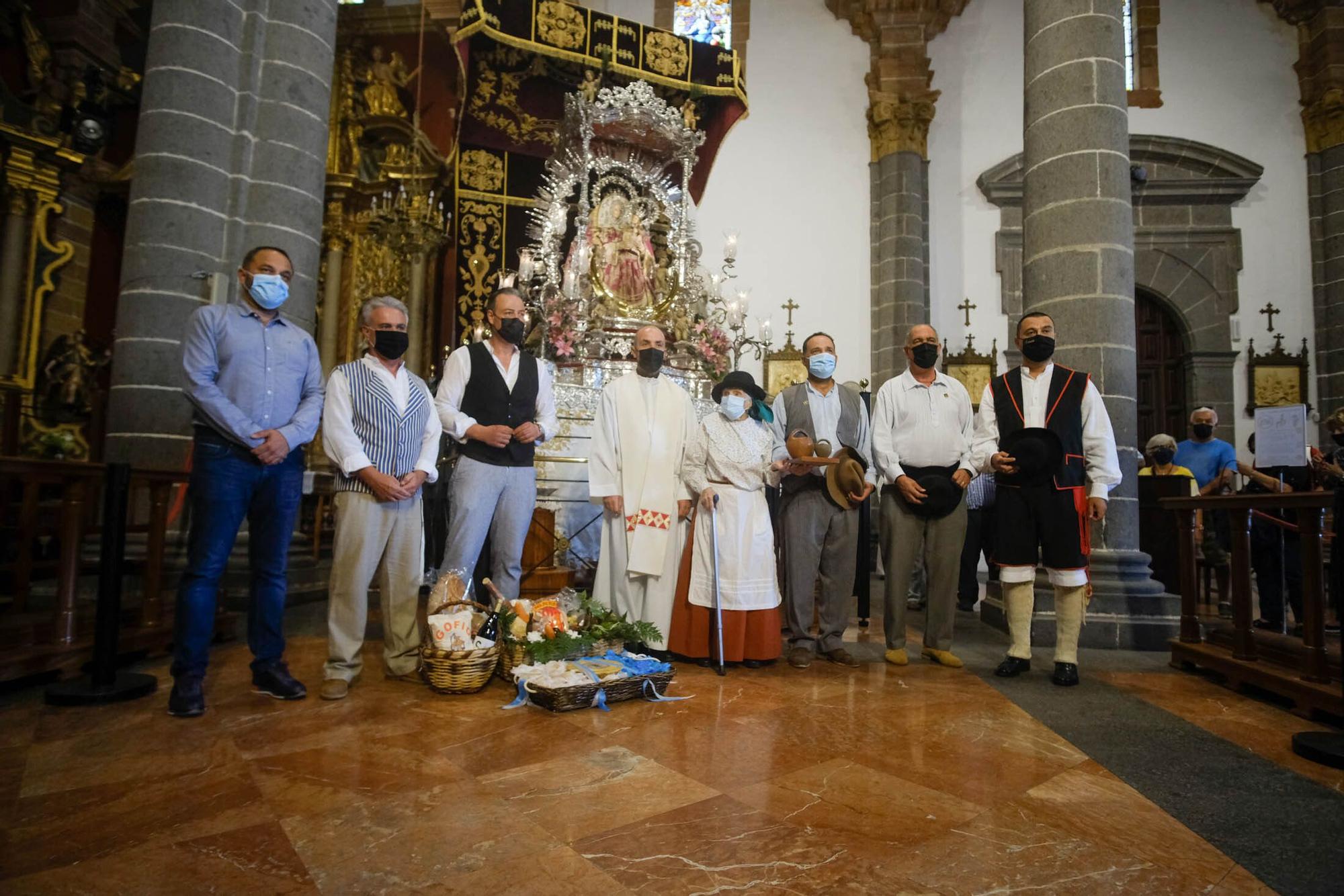 Ofrenda simbólica de los ayuntamientos de Gran Canaria a la Virgen del Pino (07/09/2021)