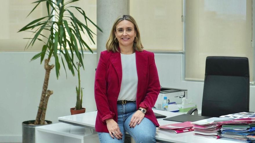 La consejera de Política Social, Familias e Igualdad, Conchita Ruiz, en su despacho.
