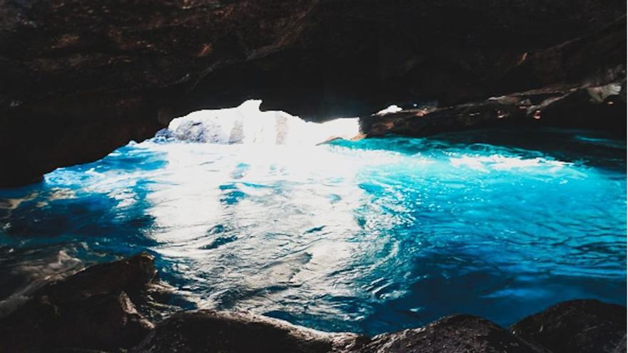 ¿Por qué no hay que saltarse las normas en la costa? El vídeo de una imprudencia en una zona prohibida al baño de Tenerife que demuestra que el riesgo es real