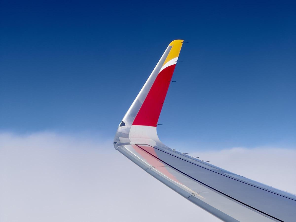 Por la diferencia horaria, el trayecto en avión de Madrid a Lanzarote " dura" solo unos 15 minutos.