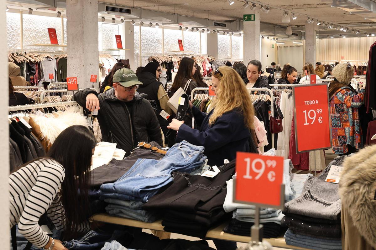 Mira aquí todas las fotos del primer día de rebajas en Ibiza