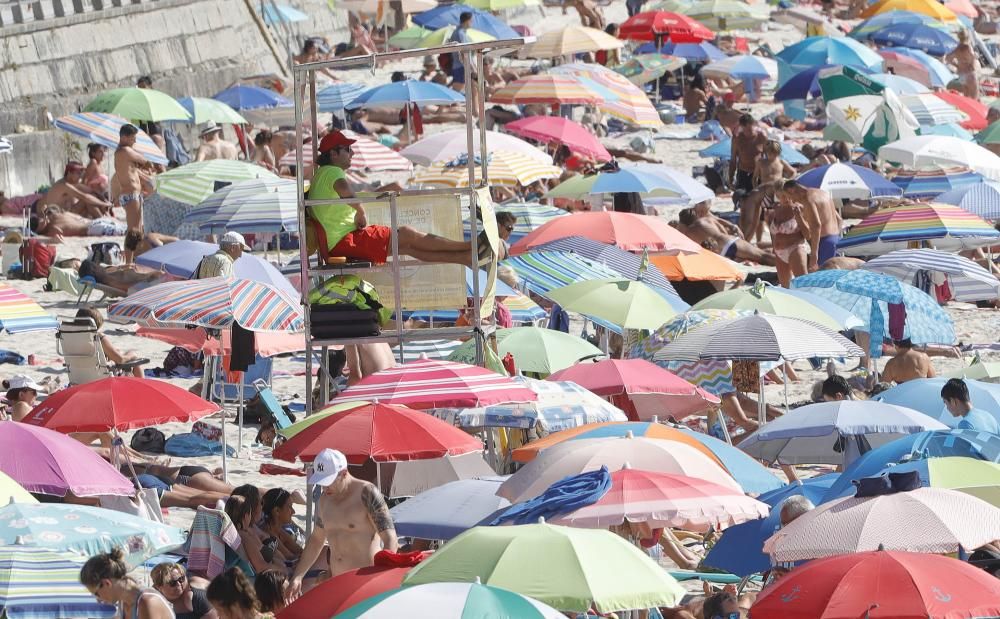 La playa de Samil, abarrotada