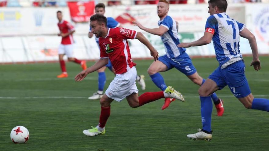 Jordan Domínguez se lesionó ante el Lorca Deportiva y estará un mes de baja por una rotura muscular.