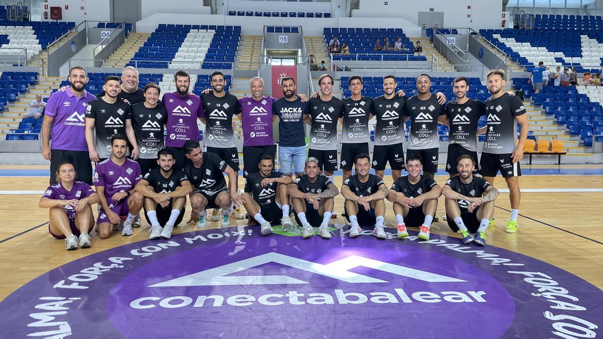 Nunes junto a la plantilla del Palma Futsal durante su adiós.