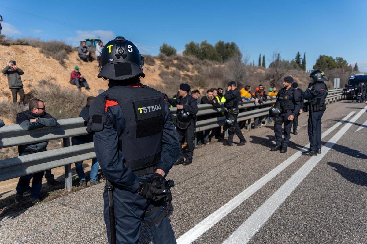 Nueva protesta de los agricultores en la entrada a Cataluña desde Aragón, en Soses