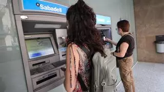 Así cambia la normativa para sacar dinero de todos los cajeros automáticos en España a partir del 28 de junio