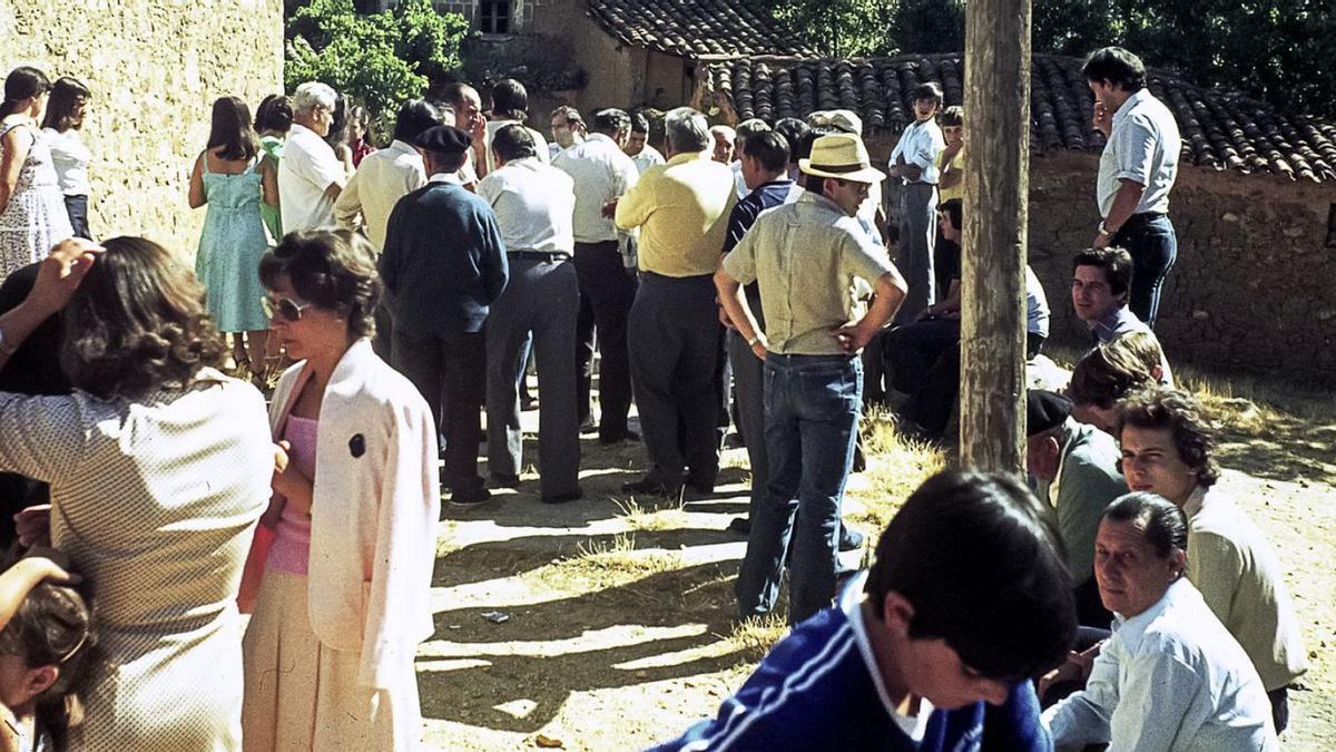 Reunión de un Concejo Vecinal de Valleluengo. | Cedida