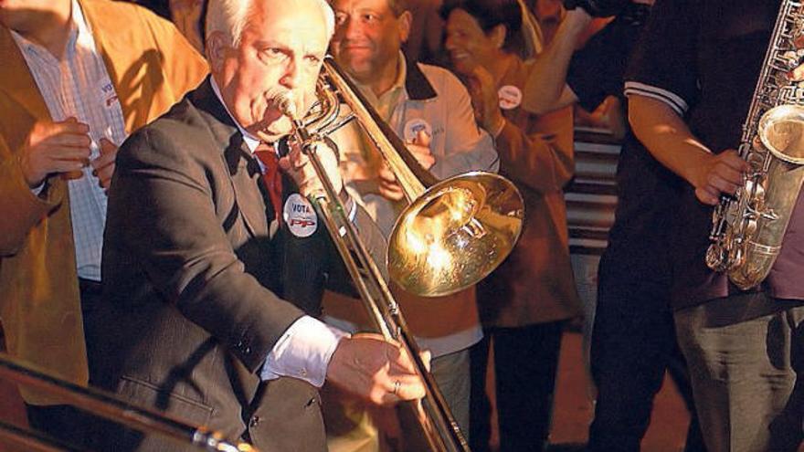 El hombre de la boina que toca el trombón