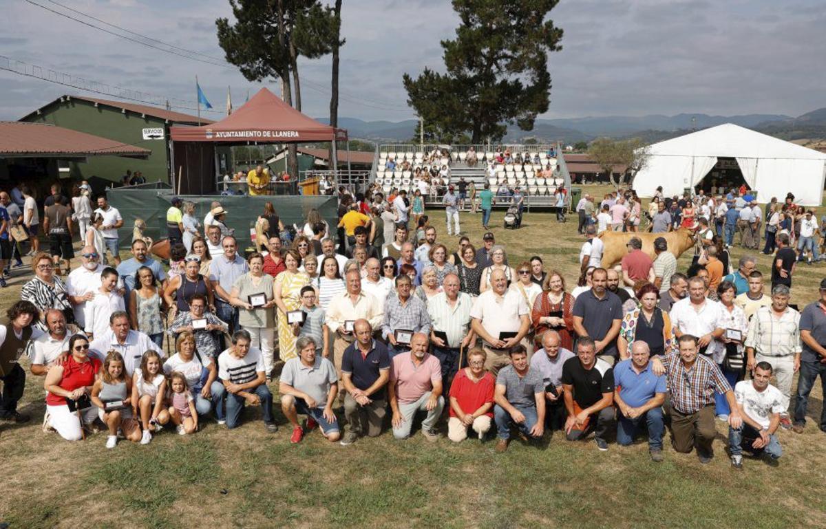 Foto de familia con motivo del 50º aniversario del certamen, en 2025.