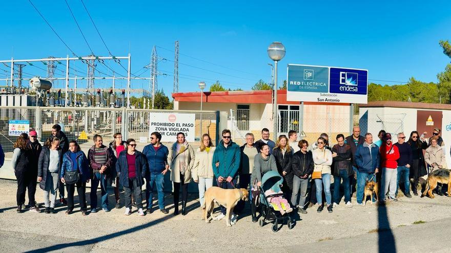 Concentración de protesta de vecinos de Benimussa contra el proyecto de Red Eléctrica