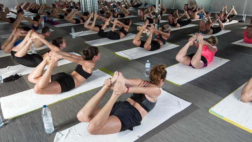 Practica Bikram Yoga en Alicante, la actividad física y mental más  practicada por famosos y deportistas - Información
