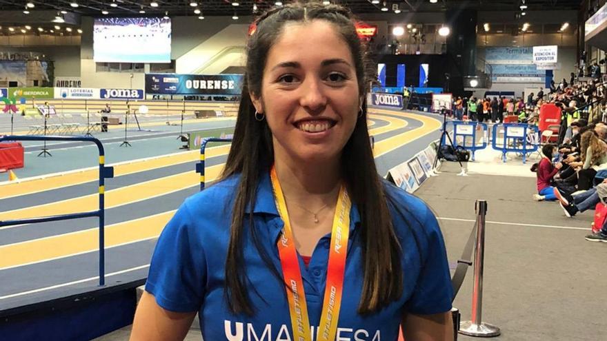 Mònica Clemente llueix la medalla de bronze conquerida a Ourense dissabte passat